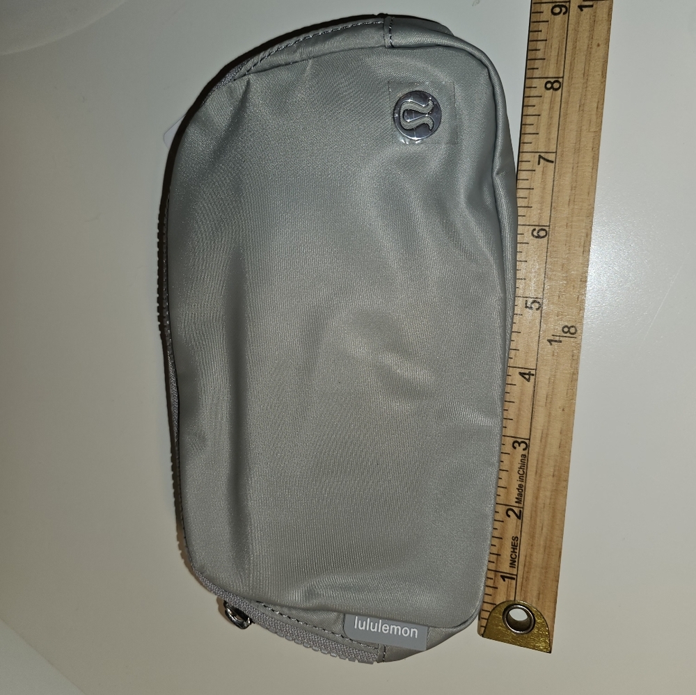 lululemon athletica Silver Everday Belt Bag, NWT - Picture 5 of 7